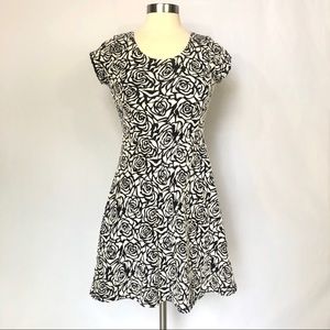 Lila Black & White Floral Fit & Flare Dress Size L